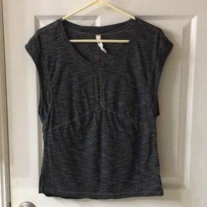 Lululemon top. Color: grey, size 6